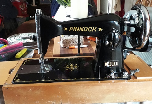 Pinnock De-Luxe Sewing Machine