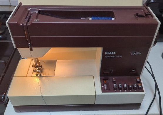 Pfaff Tipmatic 1019 sewing machine