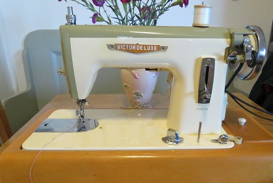 Victor Deluxe sewing machine manual