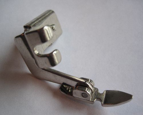 sewing machine zipper foot