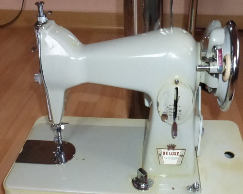 Ideal Precision Deluxe Sewing Machine